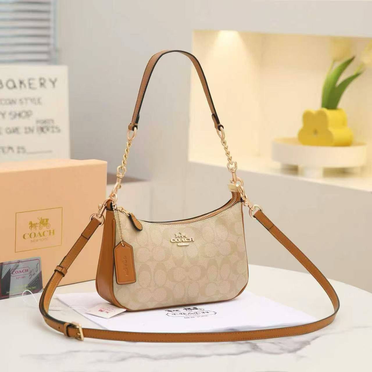 COACH 
🍓  New in stock
22.5cm
95 dhs❤️ 

with Box
🎁🎁🎁

Zain44
♥️♥️♥️