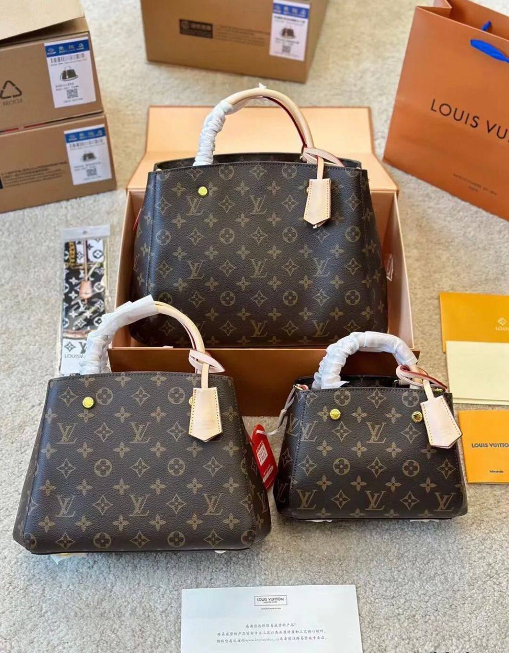 LV 

SMALL
95 dhs✅
size 22×11×17cm

MEDIUM
100 dhs✅
size 29×13×20cm

BIG
110 dhs✅
size 33×15×23cm

Zain232
♥️♥️♥️