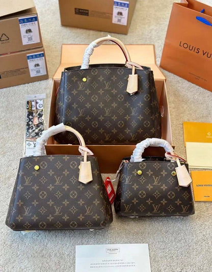 LV 

SMALL
95 dhs✅
size 22×11×17cm

MEDIUM
100 dhs✅
size 29×13×20cm

BIG
110 dhs✅
size 33×15×23cm

Zain232
♥️♥️♥️