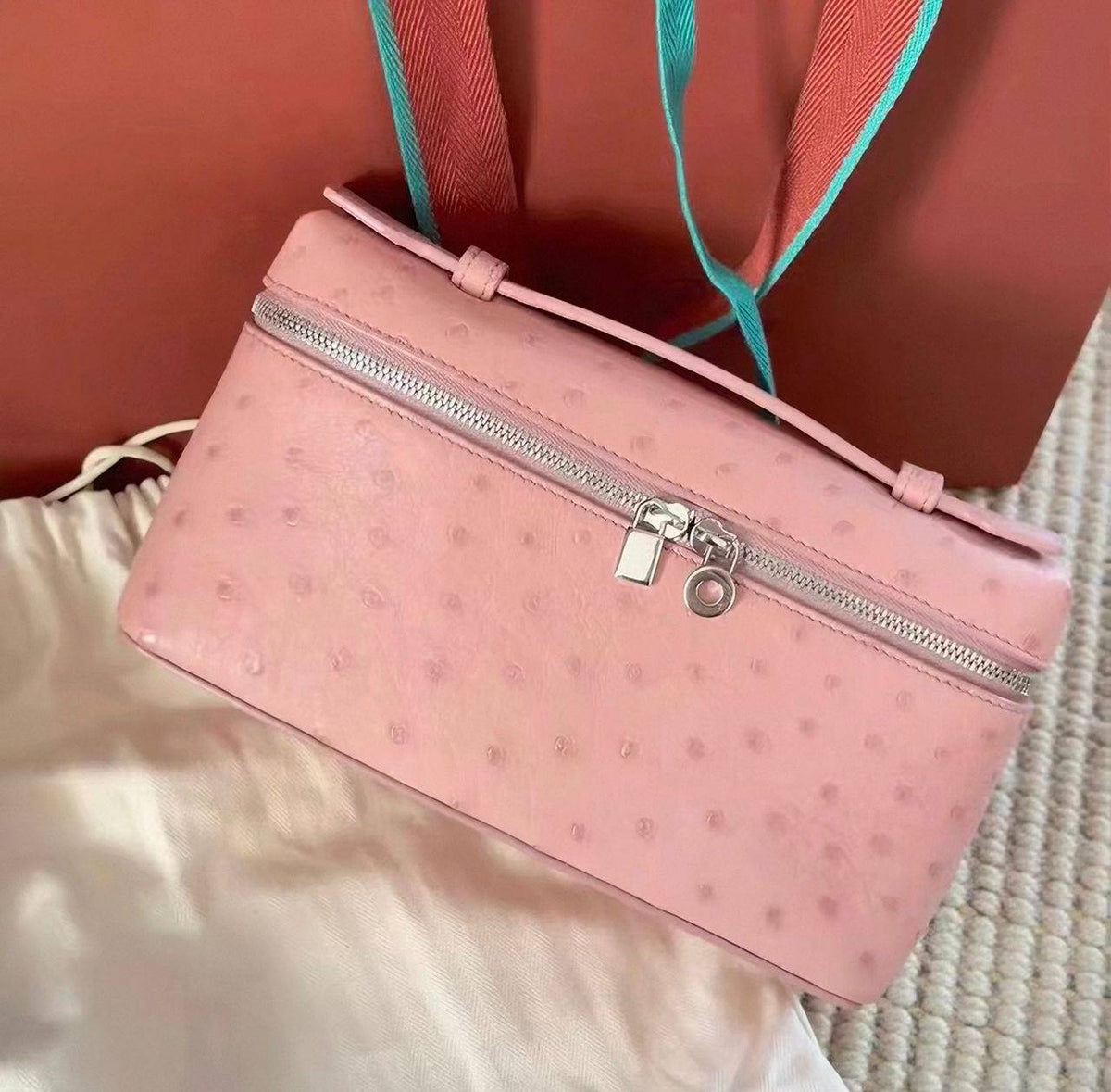 Loro piana

95 dhs🇦🇪🇦🇪

size：19cm

GOOD-quality 
with box

Zain35
♥️♥️♥️