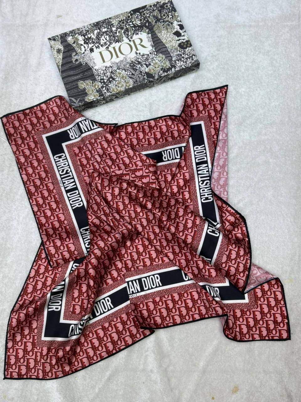 Silk square scarf 
40 dhs🇦🇪🇦🇪
Size 90*90

Zain93
♥️♥️♥️