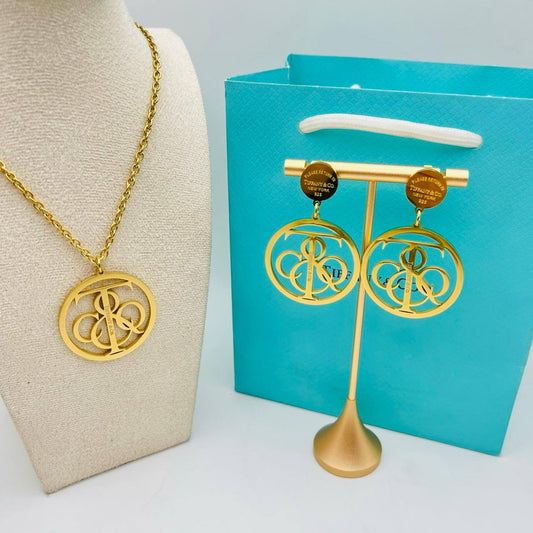 New arrival Tiffany stainless steel with 18k gold plated set of 2 
Non tarnish 
50 dhs✅/ set without box 

60 dhs✅/ set with Tiffany box 🎁and paperbag

Zain243
♥️♥️♥️