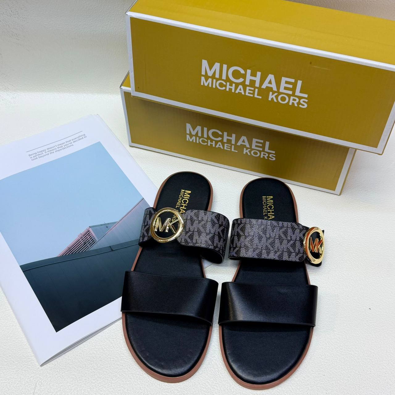 Slippers
Size 36-41
70 dhs✅

Zain236
♥️♥️♥️