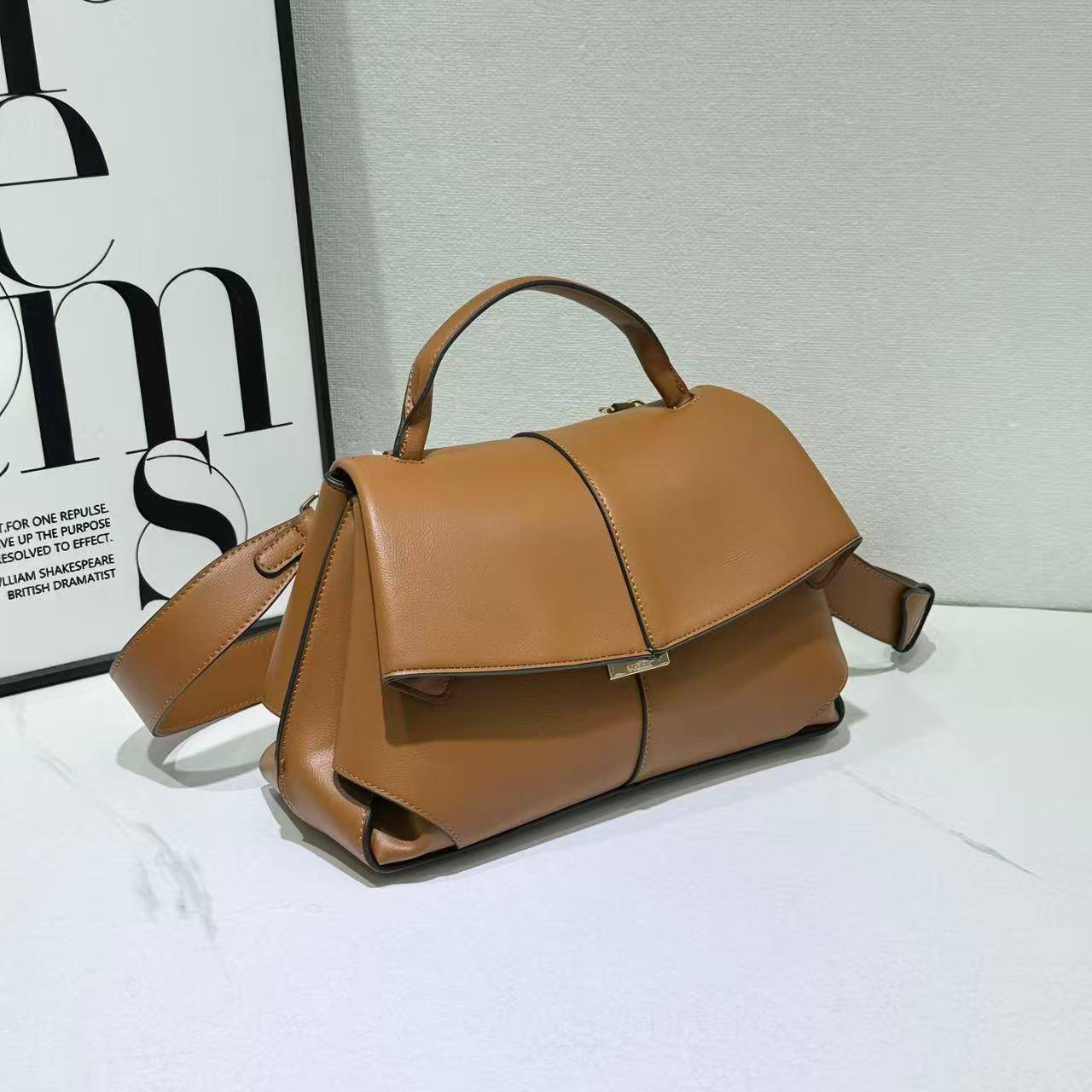 Polene 
size 30cm 
120 dhs💓

Zain161
♥️♥️♥️