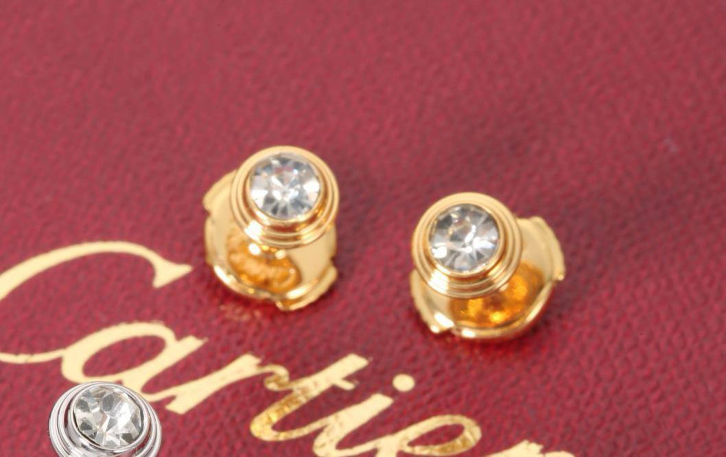 Cartier SET 🔥*
Necklace ❤️
Earring 🍁
Bracelet 💥
Master quality 💯
With normal boxes 📦 
105 dhs🪙🌨️
With master box 🗃️ 
150 dhs🪙🌨️

Zain216
♥️♥️♥️