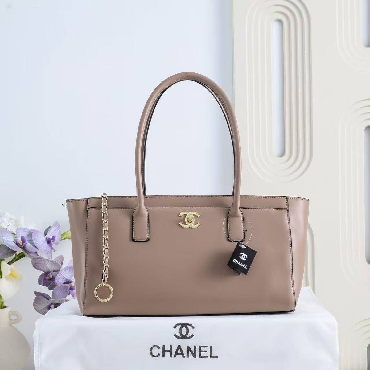 Chanel

105 dhs🇦🇪🇦🇪

size 35×13×20cm

Zain42
♥️♥️♥️