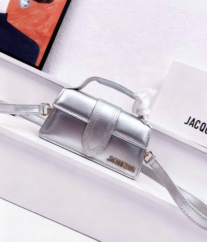 JACQUEMUS 
NEW CAME 

WITH BOX  🎁🎁🎁

105 dhs💓
*Size 20cm*

Zain39
♥️♥️♥️