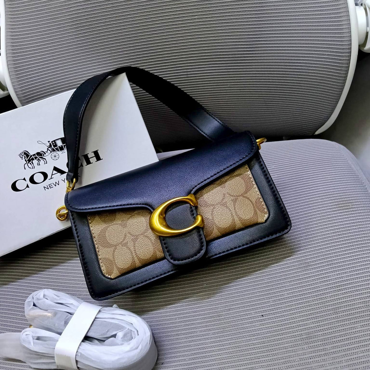 Coach

100 dhs🇦🇪

with box

size 22cm

Zain26
♥️♥️♥️