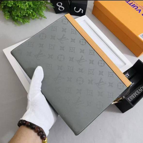 Men's Clutch 
90 dhs❣️

Zain33
♥️♥️♥️