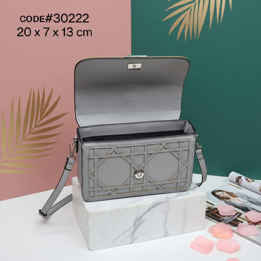 CHRISTIAN DIOR
ᴍɪɴɪ ᴅɪᴏʀ ᴄʜᴀʀᴍ
ᴄʀᴏssʙᴀɢ / sʜᴏᴜʟᴅᴇʀ ʙᴀɢ
sɪᴢᴇ : 20 cm
ᴡɪᴛʜ BOX
🎁🎁🎁

60 dhs👑

Zain31
♥️♥️♥️