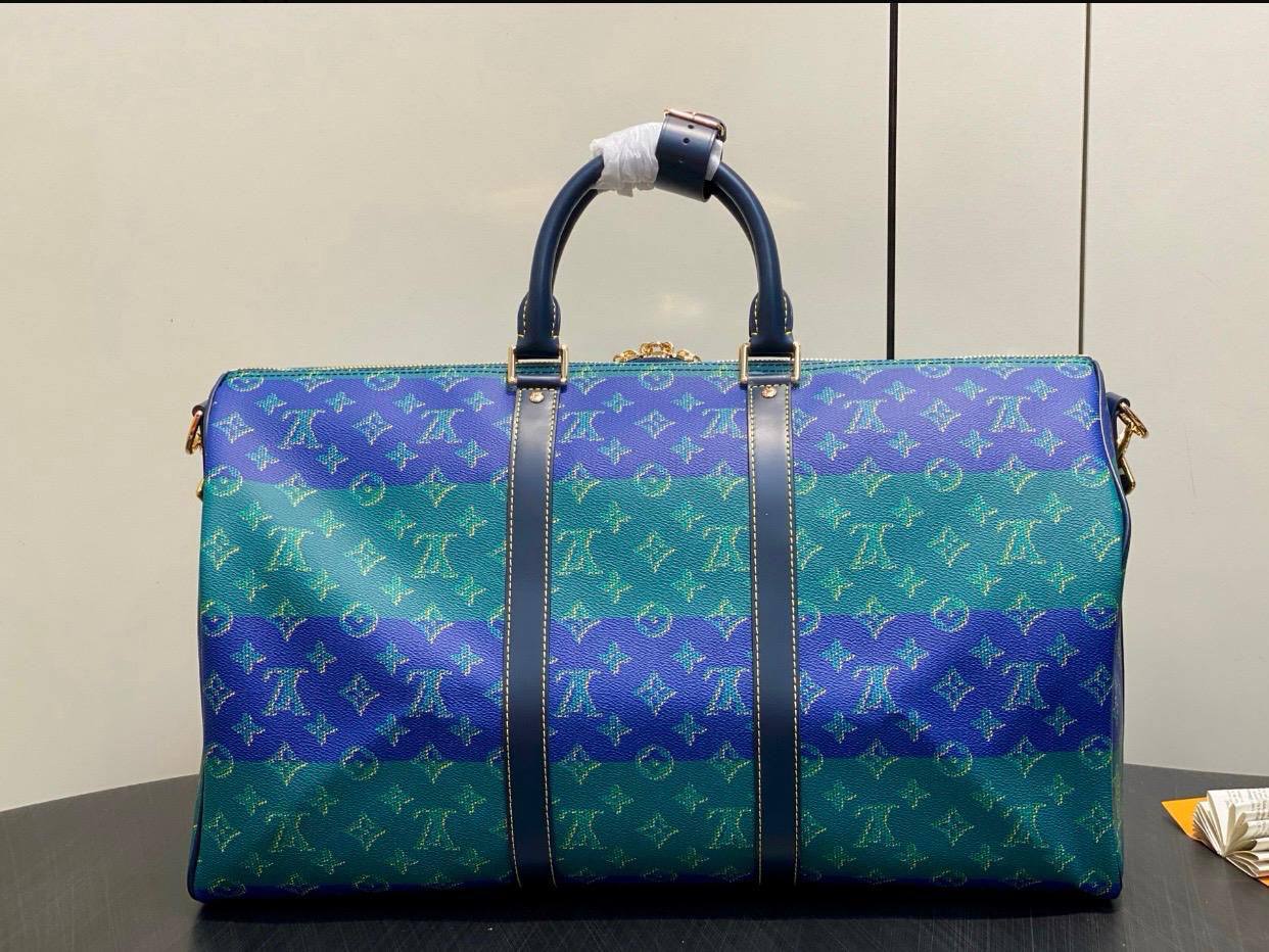 Louis vuitton💕💕✨
Duffel bag Super master quality 🔥🔥
Available ✨💕💕
With full packing 📦🎀
For Price 👇 WTSP Text Zain 0568585901

Zain252
♥️♥️♥️