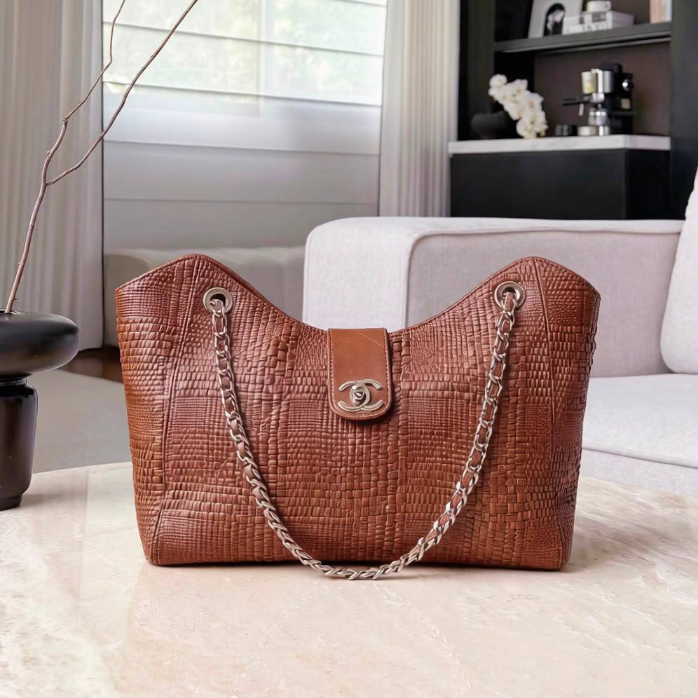 CHANEL

 BEACH BAG 

COPY ONE 

NEW CAME 

130 DHS…🇦🇪🇦🇪

Zain39
Zain295
♥️♥️♥️