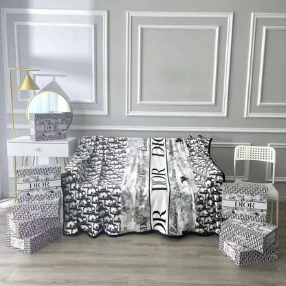 200*230 cm 
Double size 
55 dhs🇦🇪🇦🇪 
with box

Zain17
♥️♥️♥️