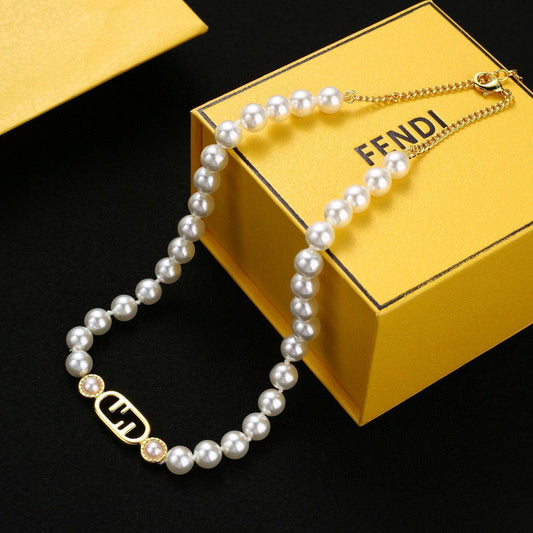 Fendi set* 🦋
Necklace 
Bracelet 
Master quality 

105 dhs🪙🌨️
normal box 📦

Zain48
♥️♥️♥️