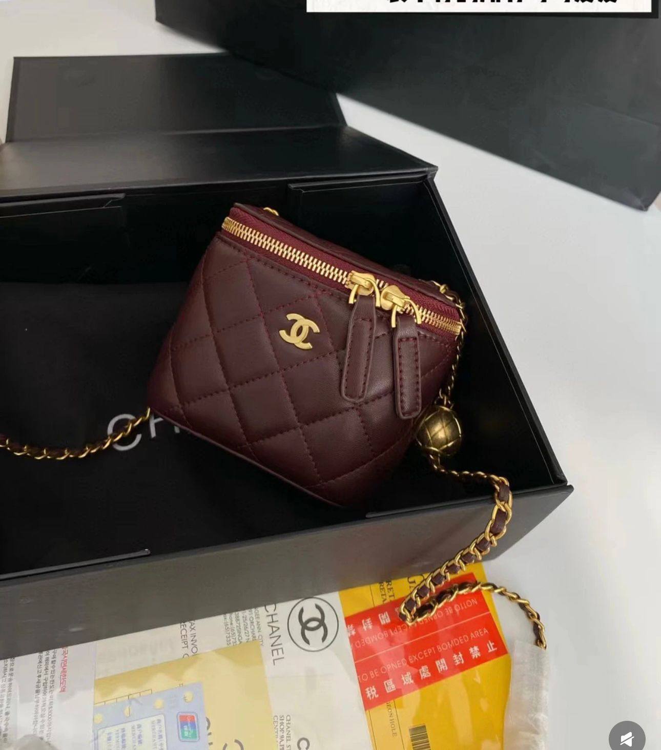 New Chanel mini cosmetic bag, good quality, 

comes with box, 
🎁🎁🎁

size...13* 10cm
90 dhs🪙🌨️

Zain12
♥️♥️♥️