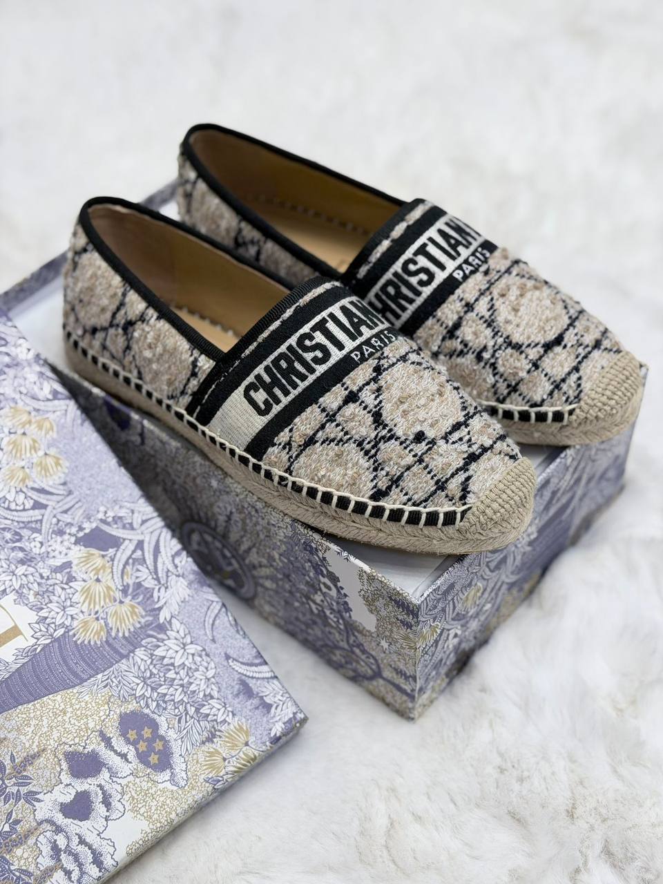 DIOR
💎 _*VIP QUALITY +A*_ 💎
Size 37 To 41
450 dhs✅

Zain292
♥️♥️♥️