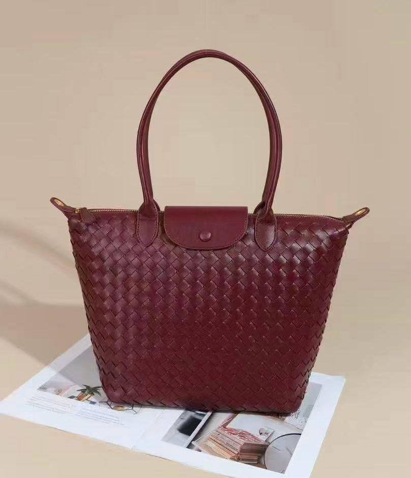 BOTTEGA 
COPY ONE 
130 dhs🇦🇪🇦🇪

Zain295
♥️♥️♥️