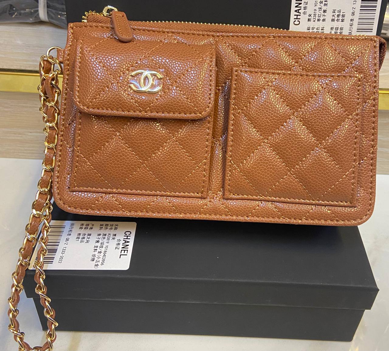 Chanel Polly pocket wristlet pouch 
Master quality
20cm 

with box
🎁🎁🎁

190 dhs🪙🌨️

Zain95
♥️♥️♥️