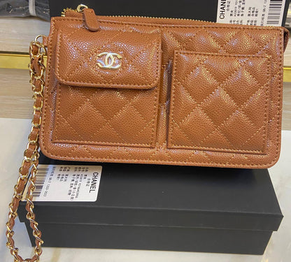 Chanel Polly pocket wristlet pouch 
Master quality
20cm 

with box
🎁🎁🎁

190 dhs🪙🌨️

Zain95
♥️♥️♥️