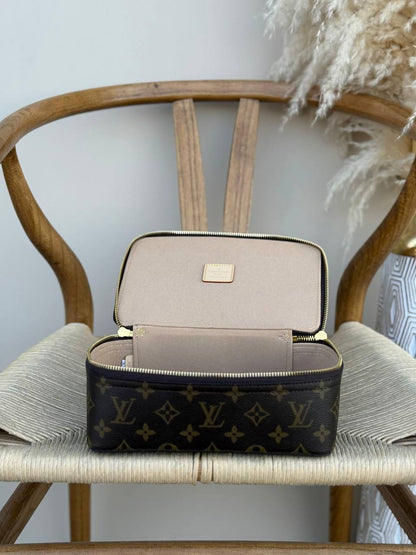 New collection✨✨✨
LV
17cm
300 dhs🇦🇪
23cm
320 dhs🇦🇪
35cm
350 dhs🇦🇪
Top quality 
With box🎁

Zain167
♥️♥️♥️