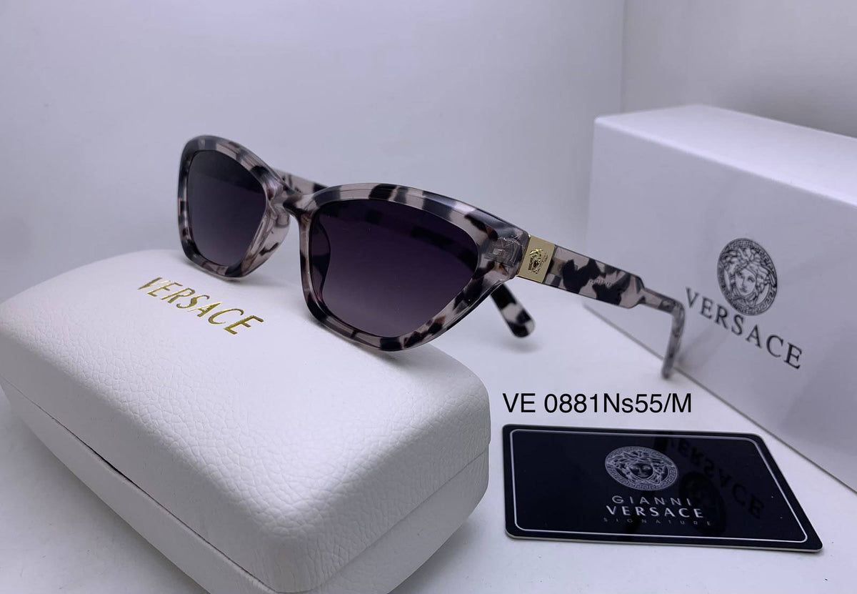 Ladies 

Versace

sunglasses 
70 dhs🇦🇪🇦🇪

Zain126
♥️♥️♥️