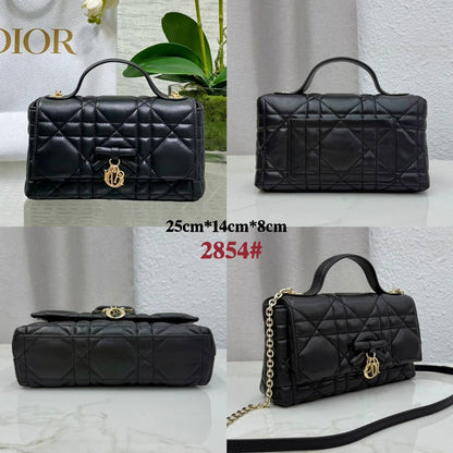DIOR NEW CAME HIGH QUALITY WITH BOX  
120 dhs🇦🇪🇦🇪

Zain295
♥️♥️♥️