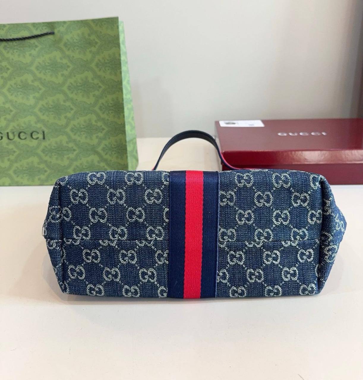 GUCCI 
COPY ONE 
SMALL SIZE 
WITH BOX 
140 dhs💓

Zain17
♥️♥️♥️
