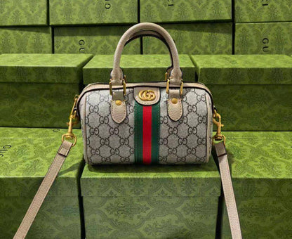 Gucci
19*12*10 

with box 
🎁🎁🎁

95 dhs👑

Zain17
♥️♥️♥️