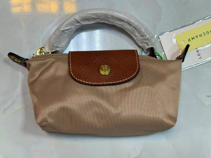 Long Champ mini 
Size：17cm
50 dhs🇦🇪🇦🇪

Zain136
♥️♥️♥️