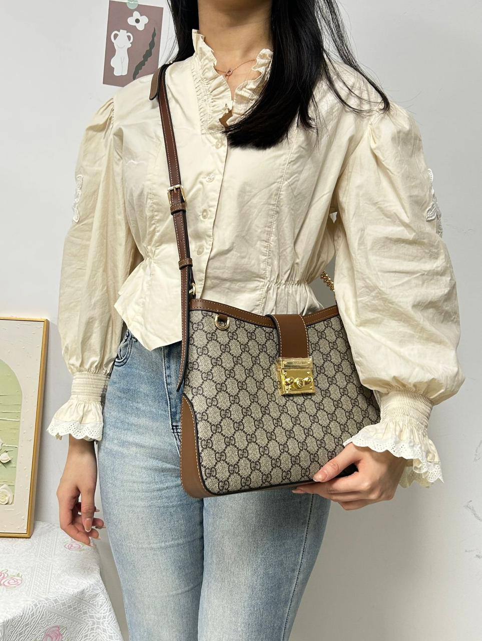 GUCCI 
GOOD QUALITY WITH BOX 
110 dhs🇦🇪🇦🇪

Zain295
♥️♥️♥️