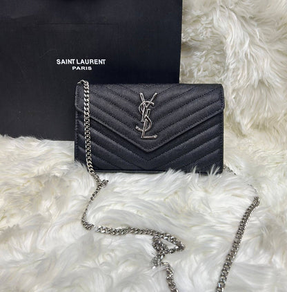 Ysl

190 dhs🇦🇪🇦🇪

Zain153
♥️♥️♥️