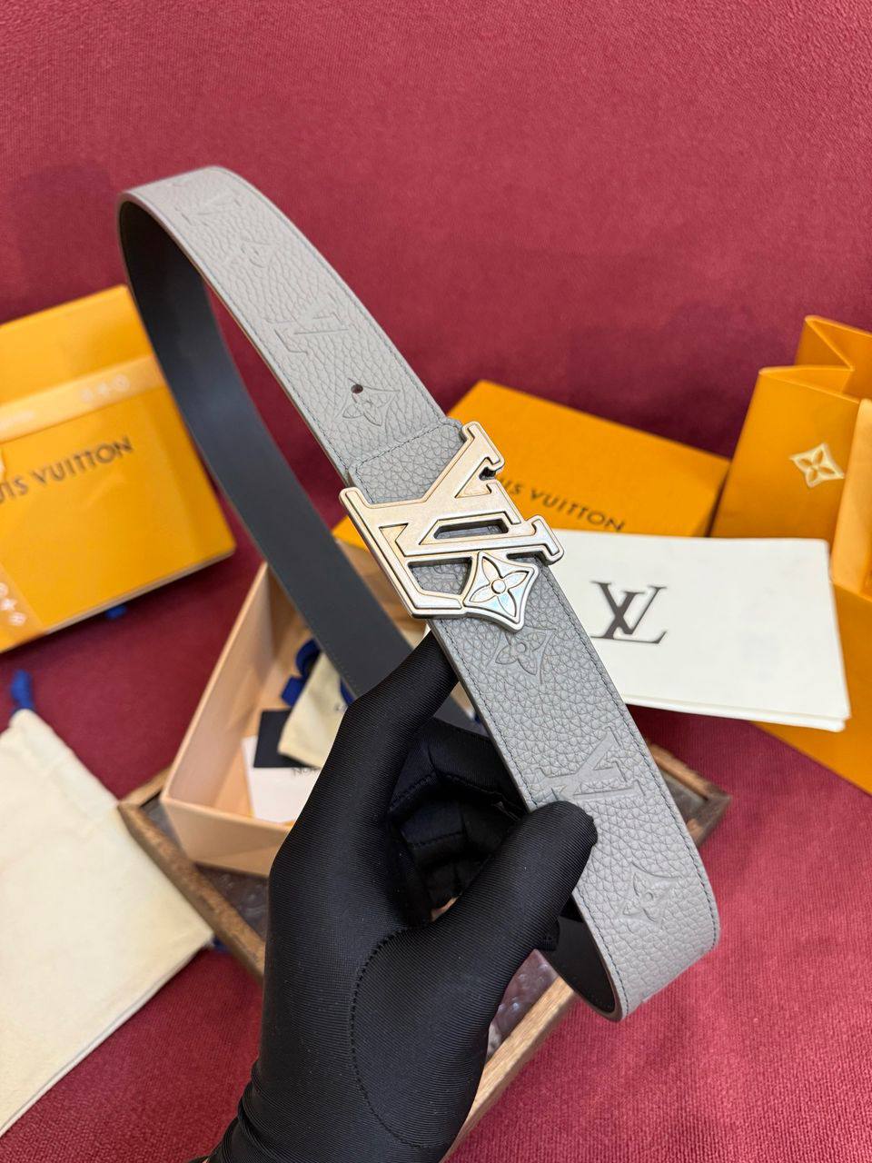LV

for men

320 dhs🇦🇪🇦🇪

Zain164
♥️♥️♥️
