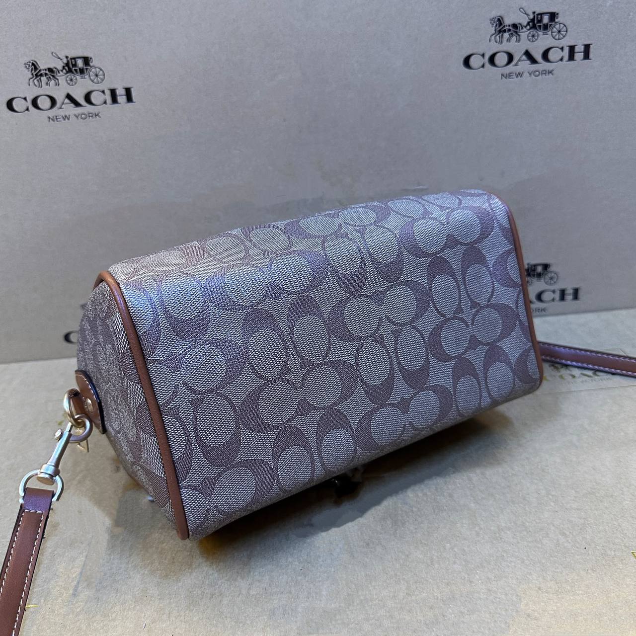 COACH 
HIGH QUALITY 
WITH BOX 
120 dhs💓
25cm

Zain39
♥️♥️♥️
