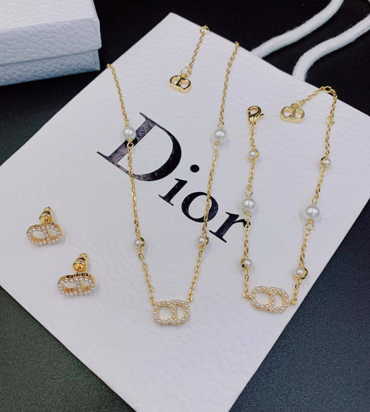 DIOR 💫✨
MASTER💎
NECKLACE 
BRACELET 
EARRINGS

115 DHS💓

WITH BOX AND PAPER BAG🎁🛍️

Zain89
♥️♥️♥️