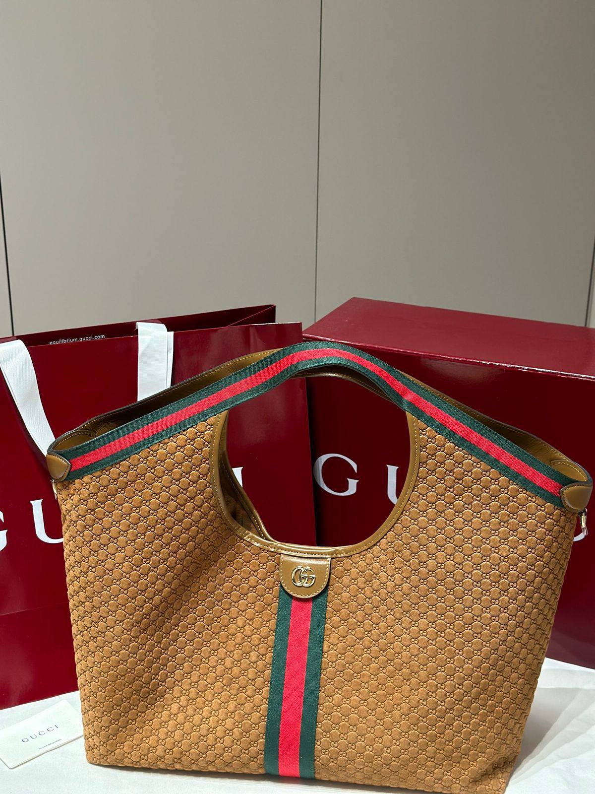 Gucci
Size 60x47x16
260 dhs🪙🌨️

Zain189
♥️♥️♥️