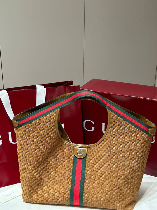 Gucci
Size 60x47x16
260 dhs🪙🌨️

Zain189
♥️♥️♥️