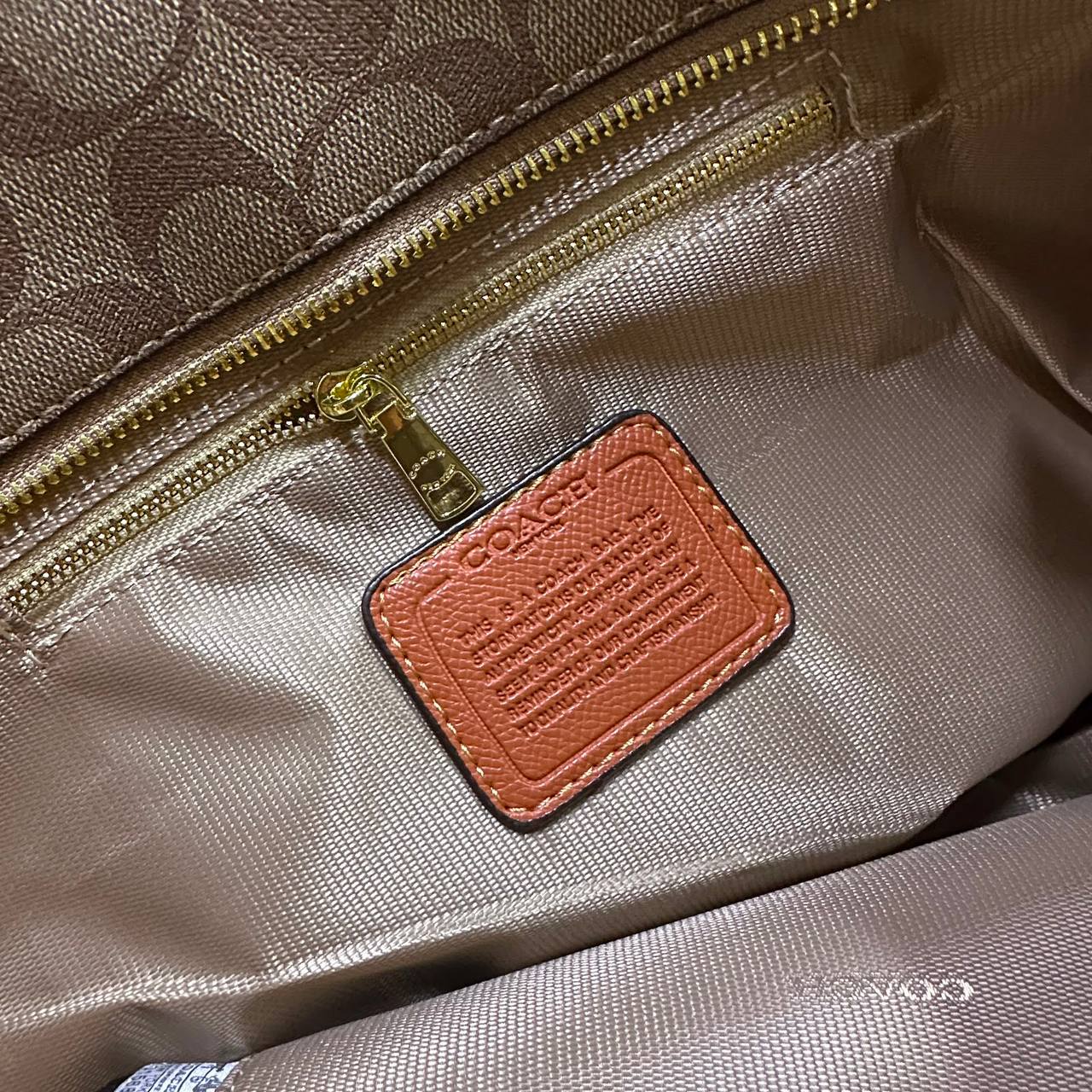 COACH 
GOOD QUALITY 
WITH BOX 
120 dhs🇦🇪🇦🇪

Zain295
♥️♥️♥️