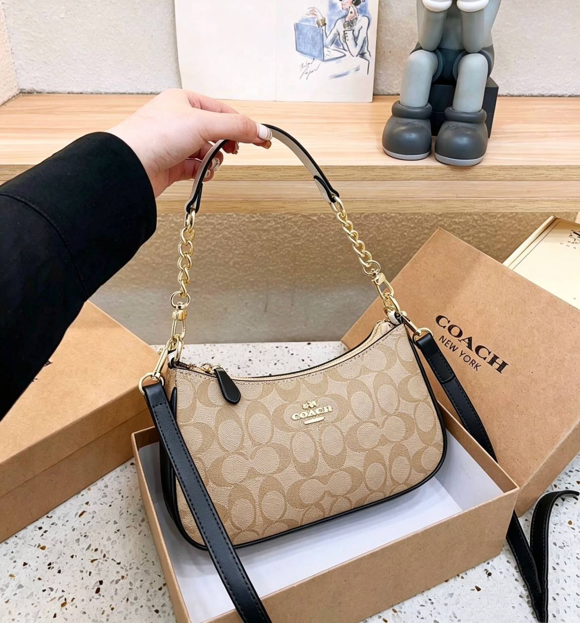 COACH 
 GOOD QUALITY 
WITH BOX
🎁🎁🎁

95 dhs✅

Zain39
♥️♥️♥️