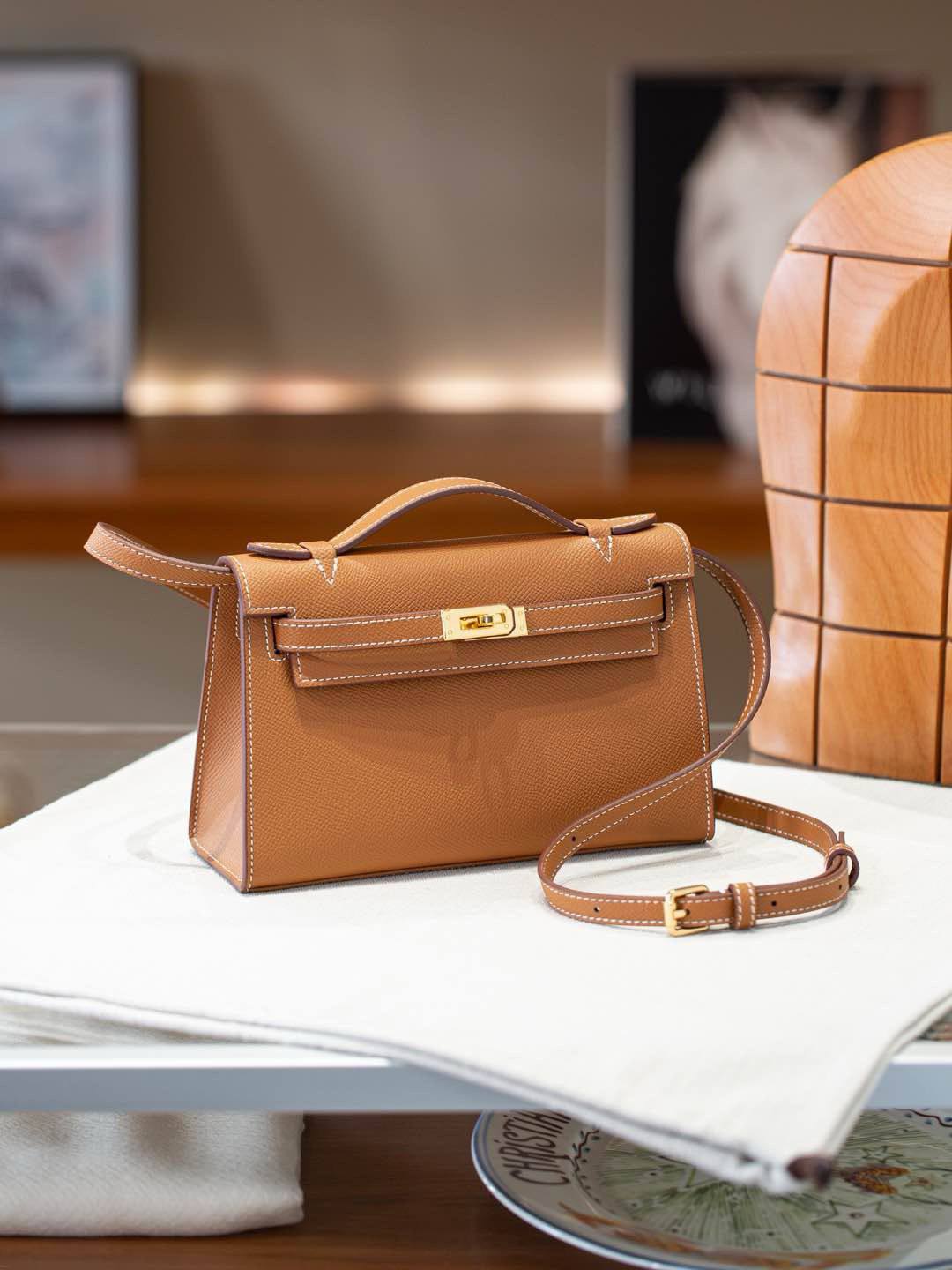 Hermes 
Master 👌
320 dhs❣️
#21cm🩷🩷
#with box💕💕🙋‍♂️

Zain228
♥️♥️♥️