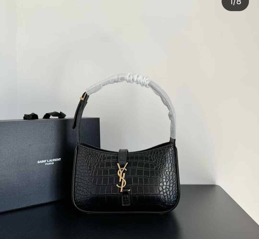 YSL
95 dhs🪙🌨️

Zain143
♥️♥️♥️