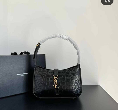 YSL
95 dhs🪙🌨️

Zain143
♥️♥️♥️
