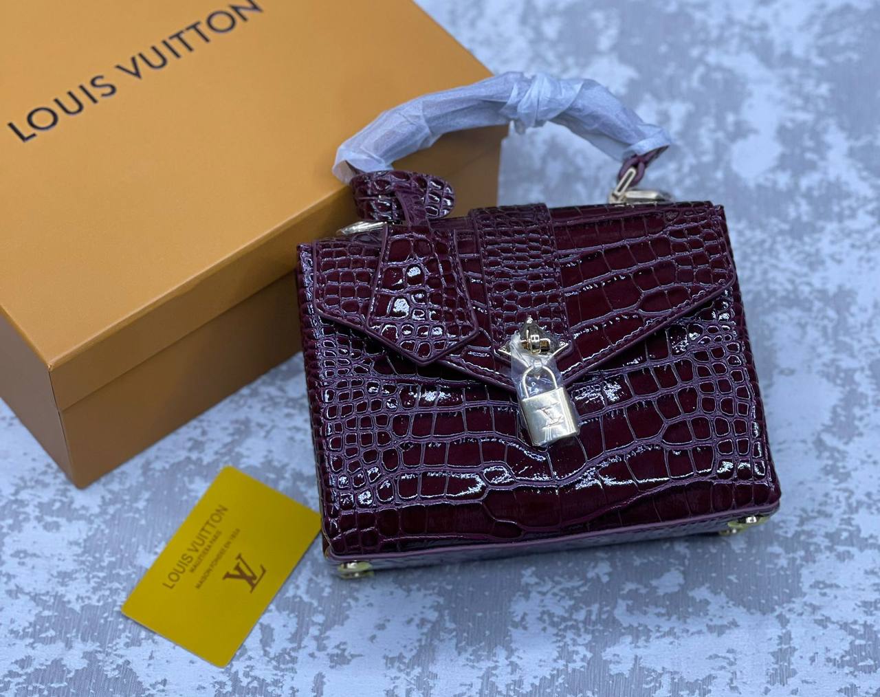 LV
with box
🎁🎁🎁

110 dhs✅

Zain175
♥️♥️♥️