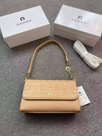 Aigner
100 dhs🇦🇪🇦🇪 
with box high quality24cm

Zain26
♥️♥️♥️