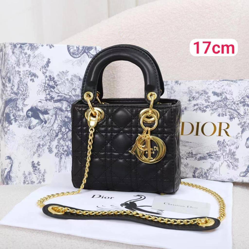 Dior
105 dhs✅
with box

Zain26
♥️♥️♥️