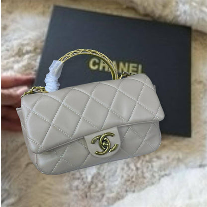 Chanel 

20cmx10cmx7cm

95 dhs✅

with box
🎁🎁🎁

Zain72
♥️♥️♥️