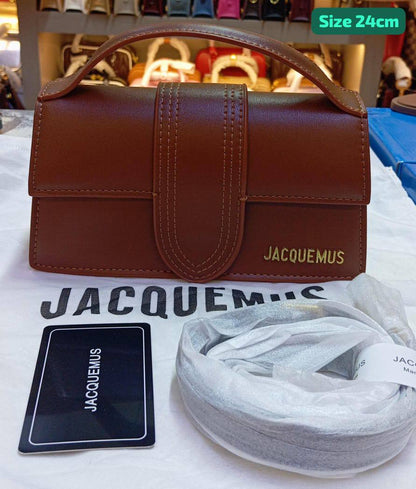 Jacquemus
Good quality 
with box 
105 dhs✅

Zain186
♥️♥️♥️
