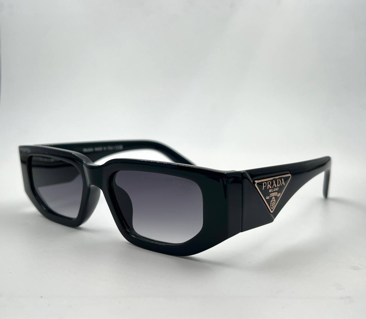 Prada
Sunglasses 🕶️ 
good quality 💯
With master box 🗃️ 
50 dhs🪙🌨️

Zain273
♥️♥️♥️
