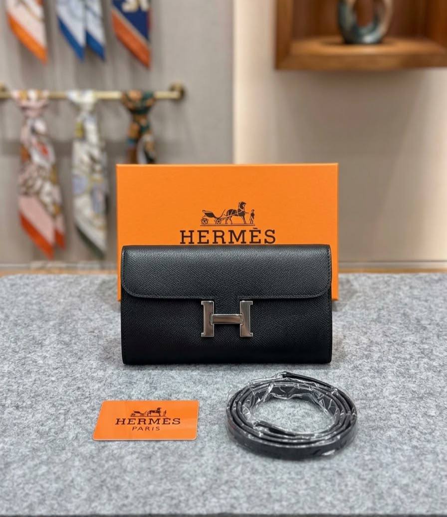 Hermes

95 dhs🇦🇪🇦🇪

With box
20 cm 

Zain219
♥️♥️♥️