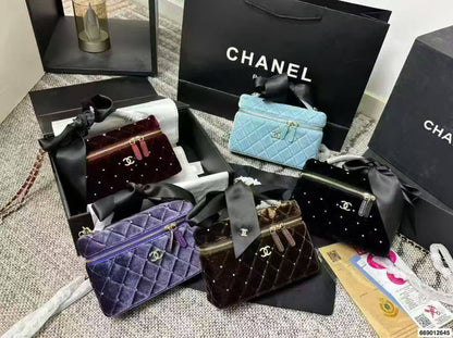 Chanel 
Master
270 dhs🪙🌨️
#19cm💕💕
#with box🥳❤️

Zain228
♥️♥️♥️