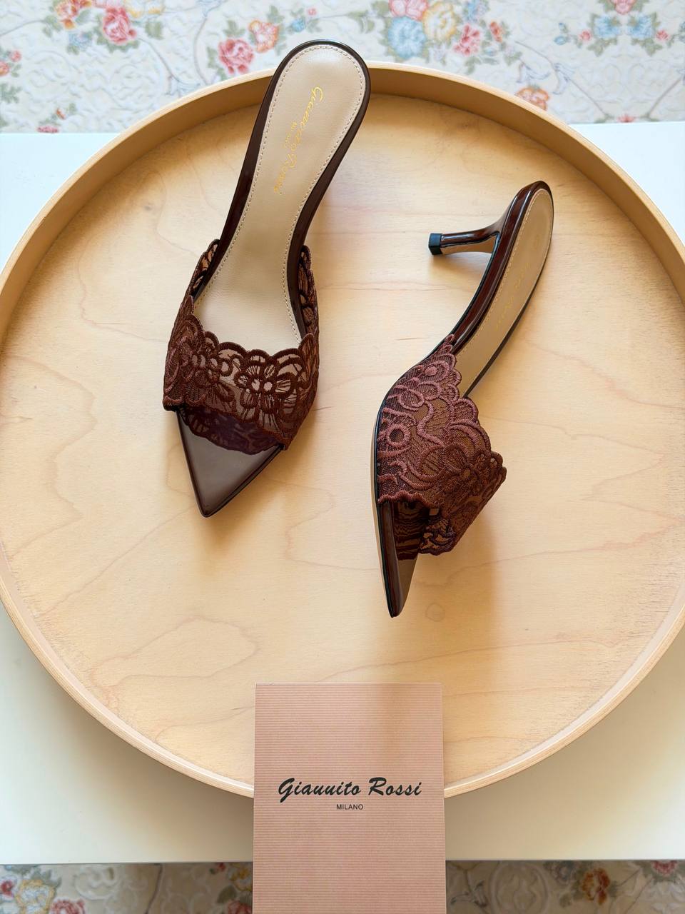 Gianvito Rossi
Master quality 
Size: 36 to 41
450 dhs🇦🇪🇦🇪

Zain318
♥️♥️♥️